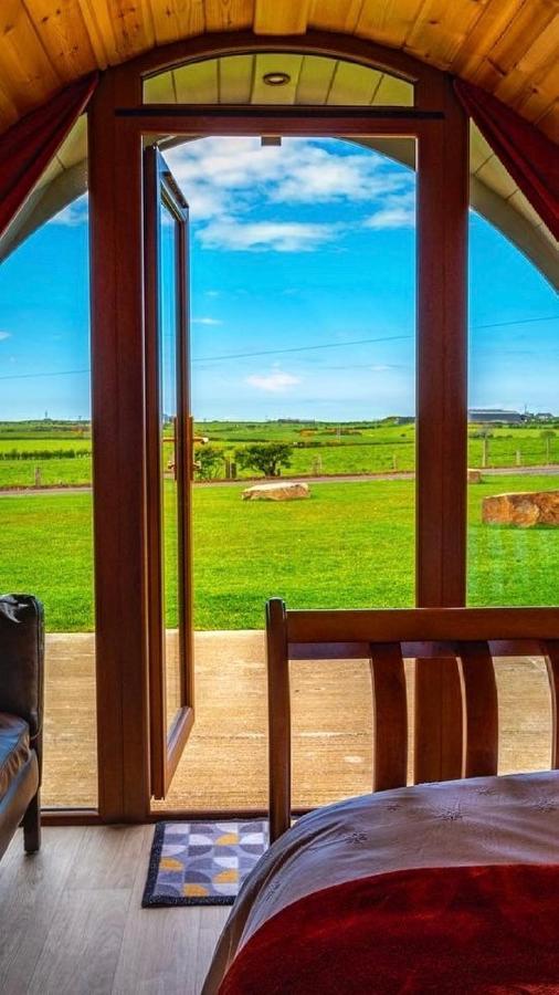 Отель Causeway Country Pods Бушмилс Экстерьер фото