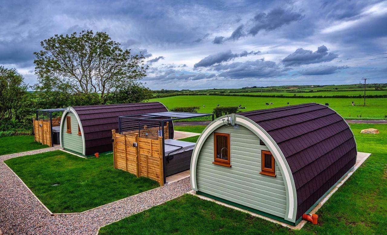 Отель Causeway Country Pods Бушмилс Экстерьер фото