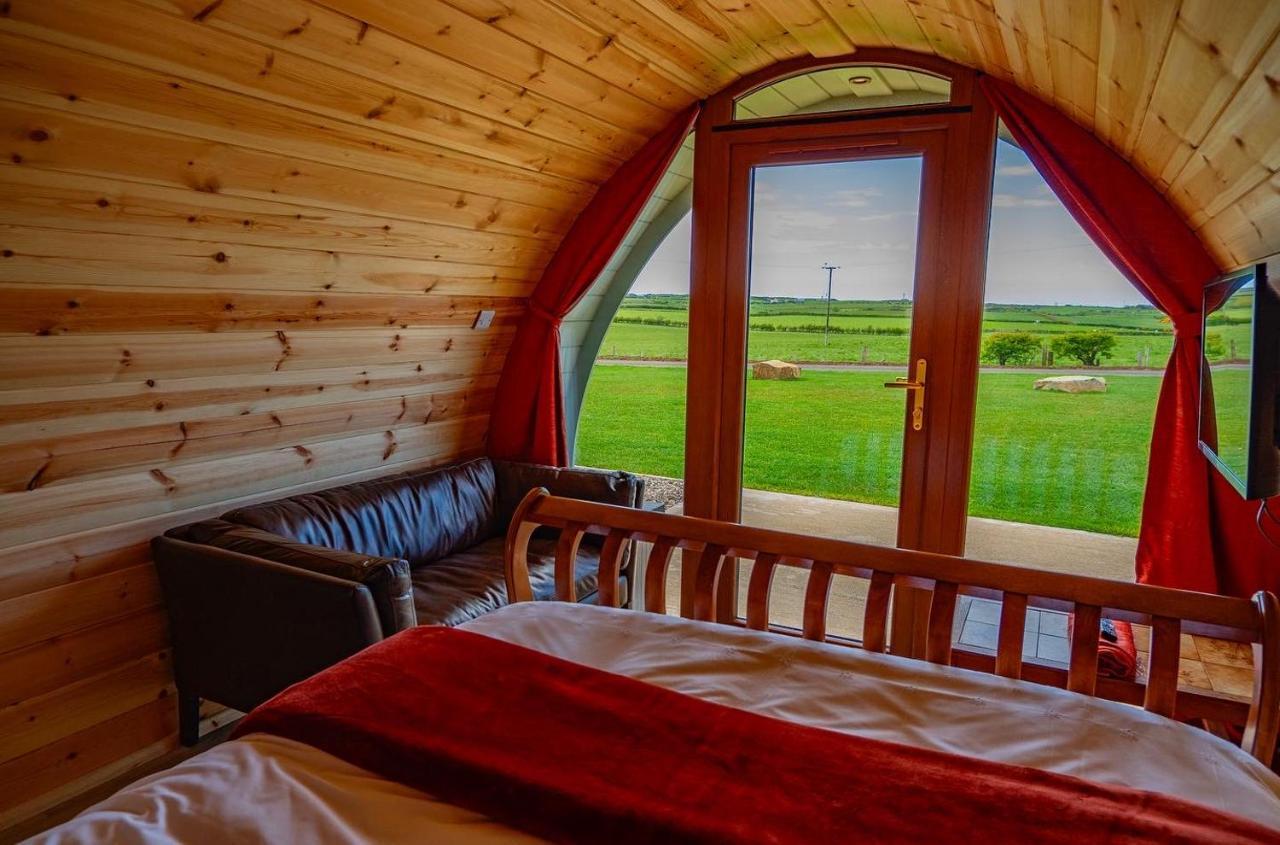 Отель Causeway Country Pods Бушмилс Экстерьер фото