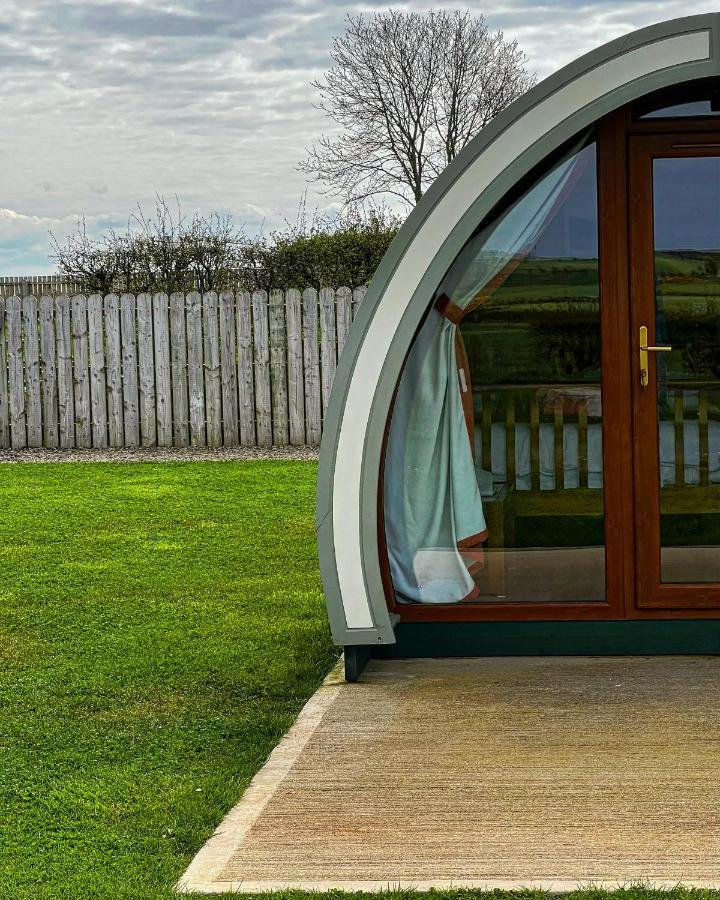 Отель Causeway Country Pods Бушмилс Экстерьер фото
